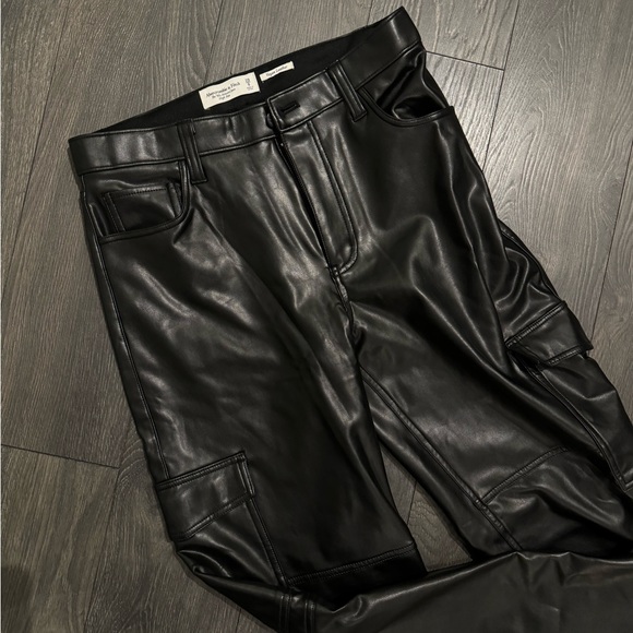 Abercrombie Finch, 90s relax high-rise leather pants - Picture 7 of 9